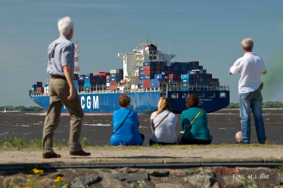 Schiffsverkehr auf der Nieder-Elbe