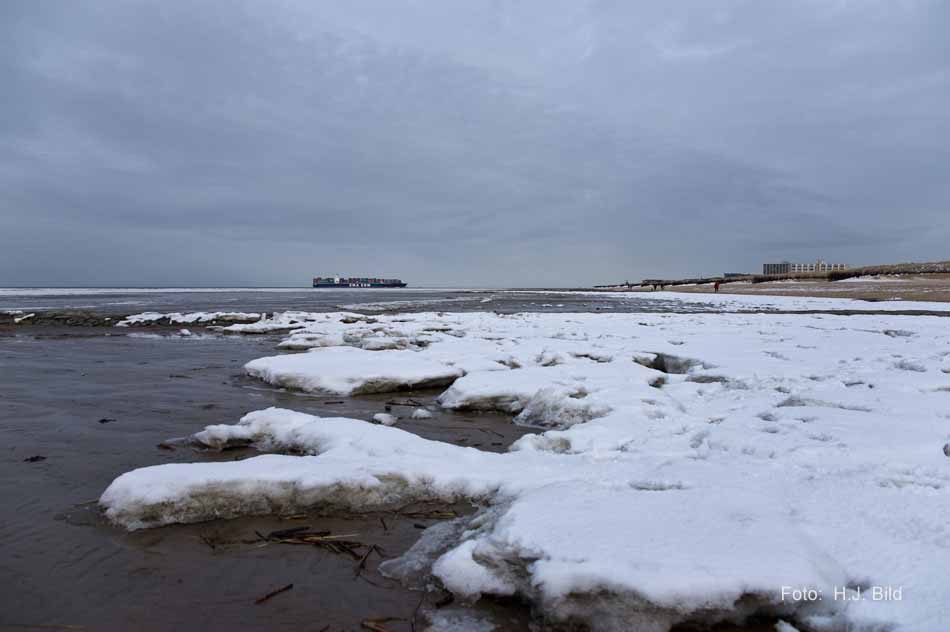 Schiffsverkehr auf der Nieder-Elbe