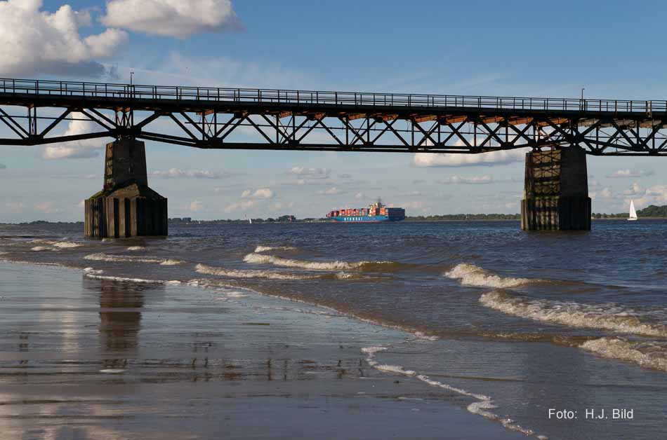 Schiffsverkehr auf der Nieder-Elbe