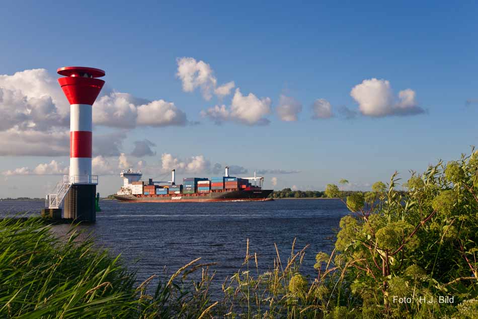 Schiffsverkehr auf der Nieder-Elbe