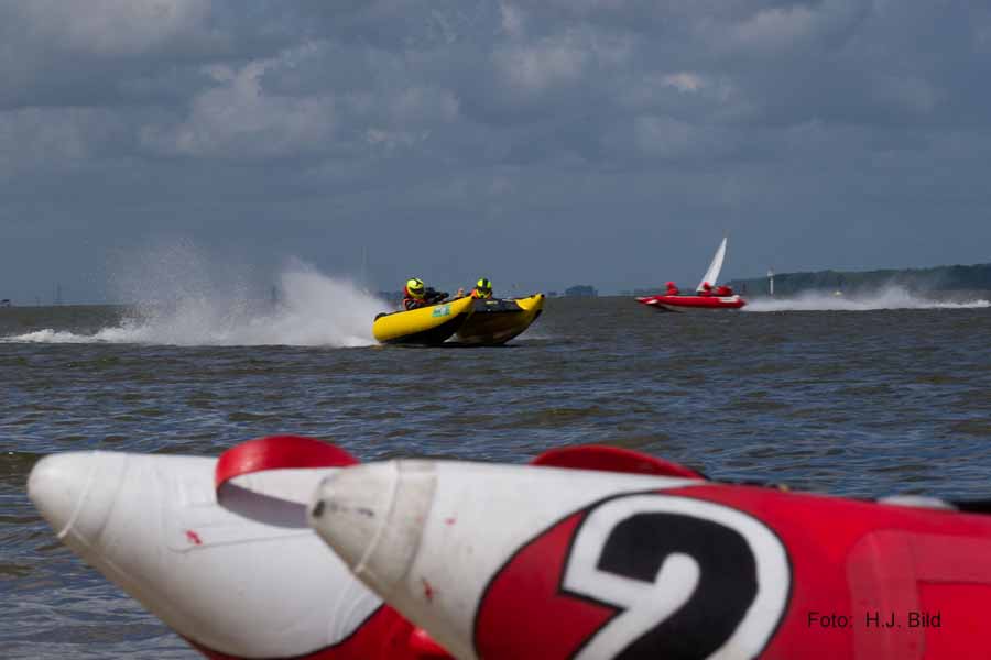 Foto vom Speedbootrennen auf der Elbe bei Stade