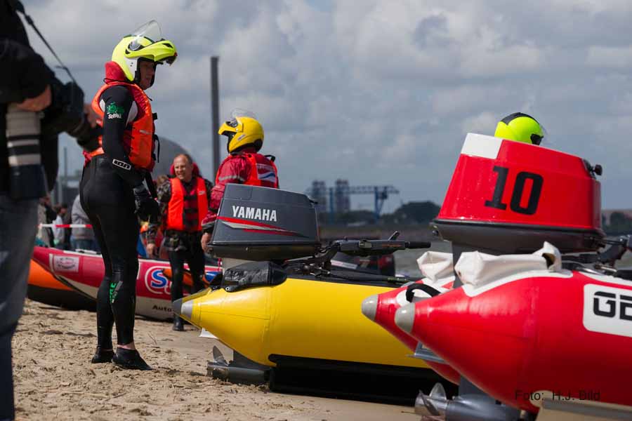 Foto vom Speedbootrennen auf der Elbe bei Stade